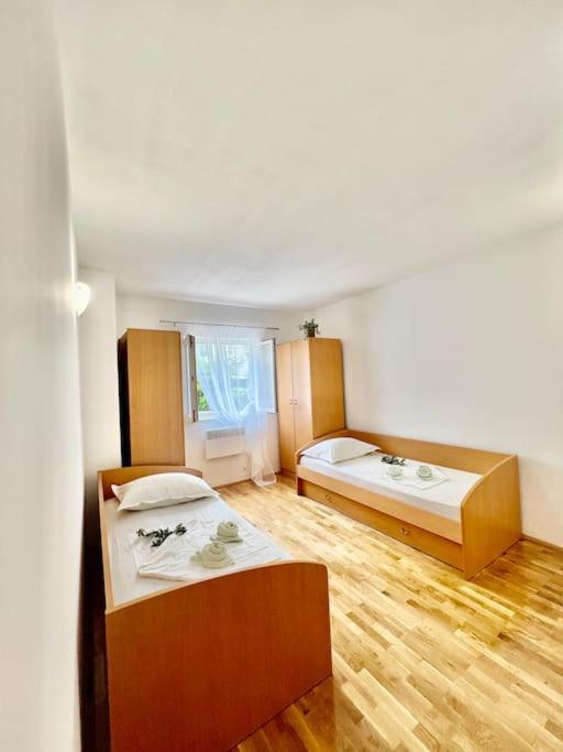 With Private Parking , Apartma