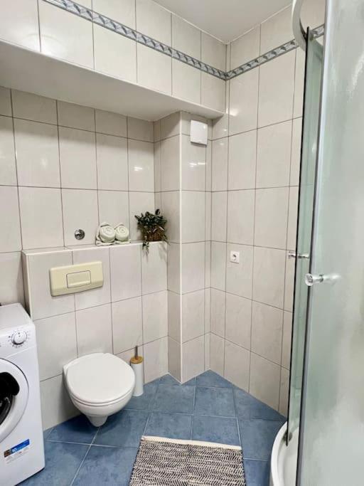 With Private Parking , Apartma Makarska