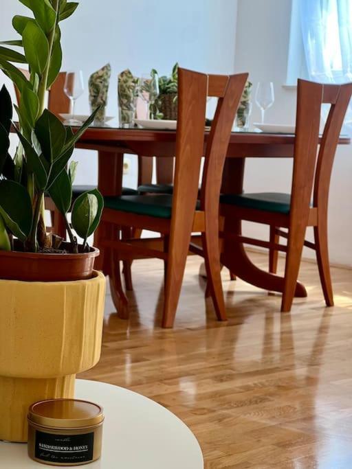 With Private Parking , Apartma